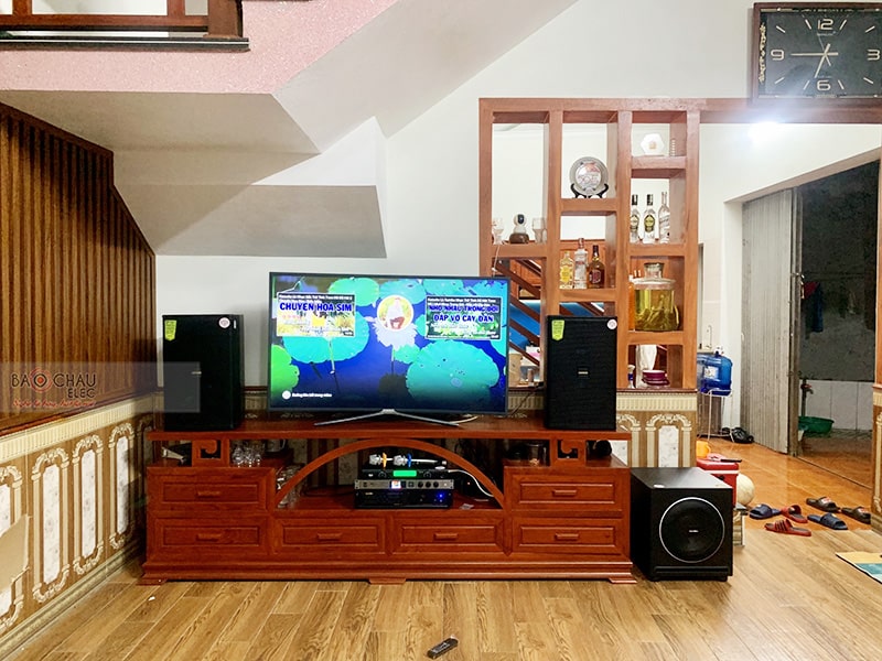 Dàn karaoke gia đình anh Trường