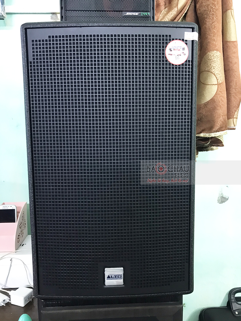 Dàn karaoke gia đình anh Tuấn 