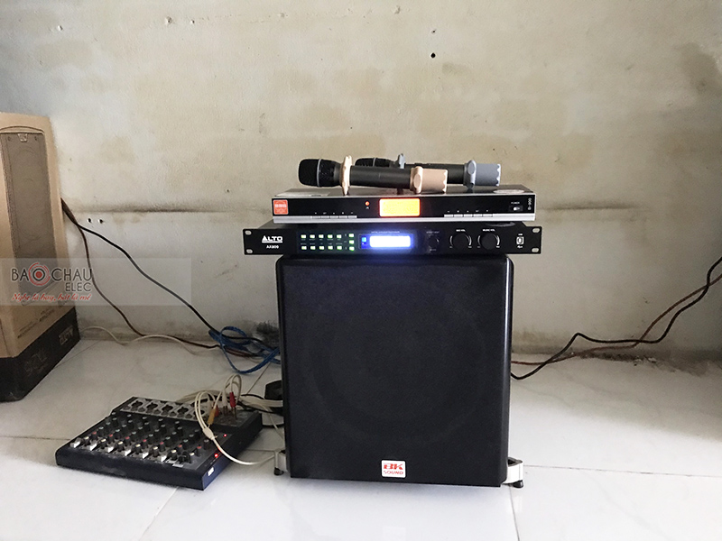 Dàn karaoke gia đình anh Tú h3