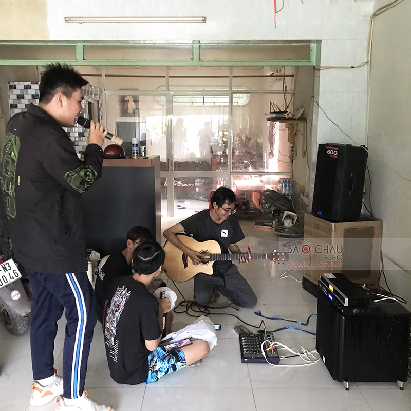 Dàn karaoke gia đình anh Tú h4 