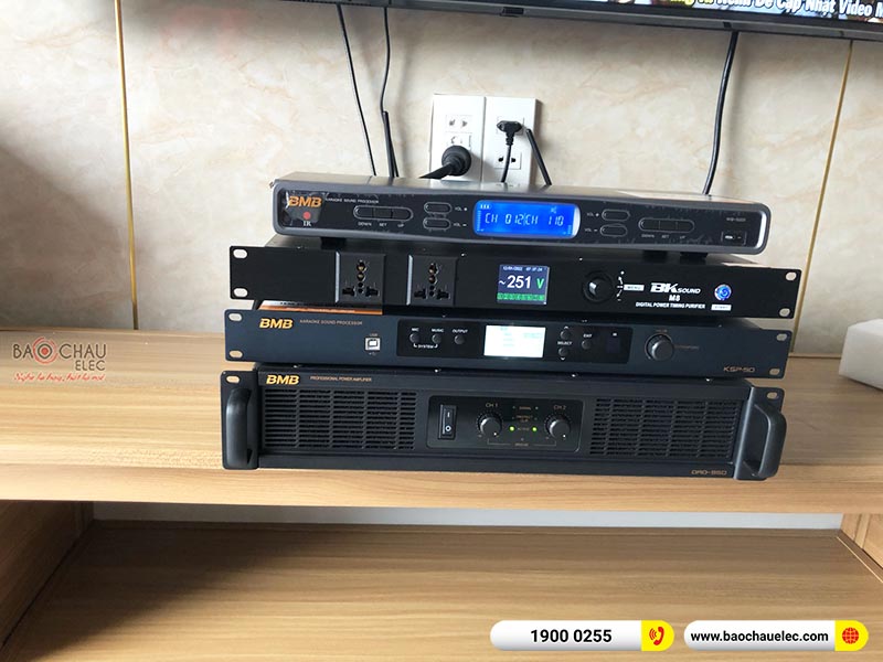 Dàn karaoke gia đình anh Phong