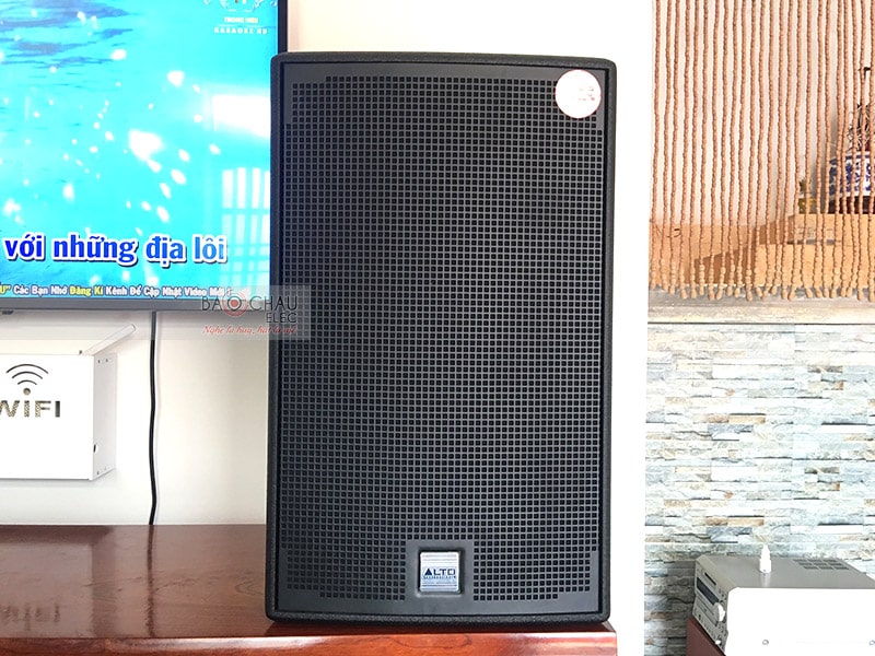d&agrave;n karaoke cho gia đ&igrave;nh anh Trịnh h2