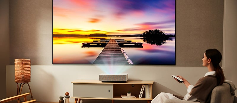 Máy chiếu LG CineBeam Laser 4K UHD HU715QW