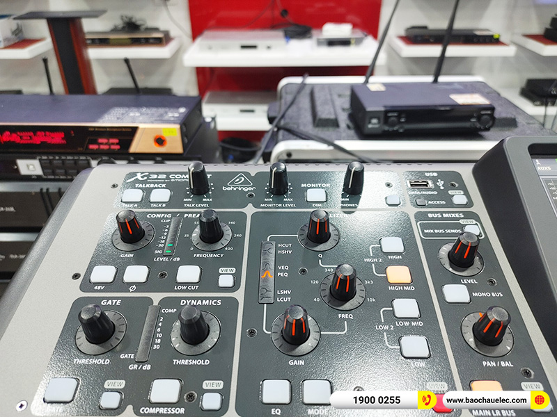 Bàn mixer Behringer X32 Compact