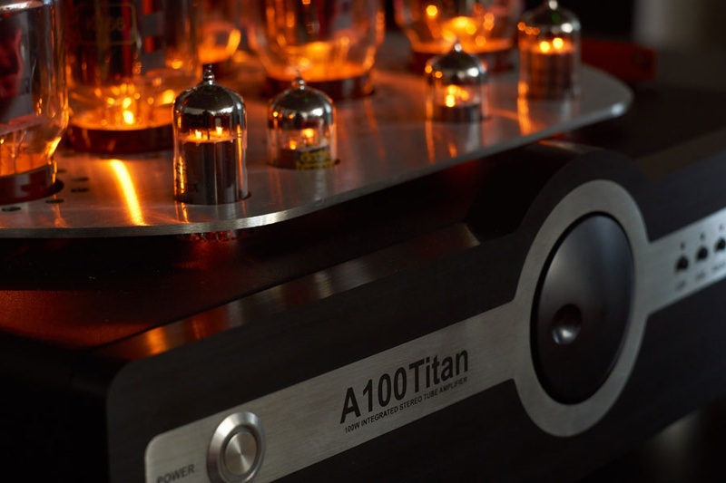 Amply đèn Synthesis A100 Titan