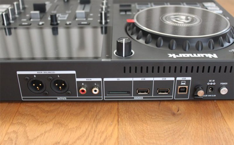 Bàn DJ Numark Mixstream Pro 