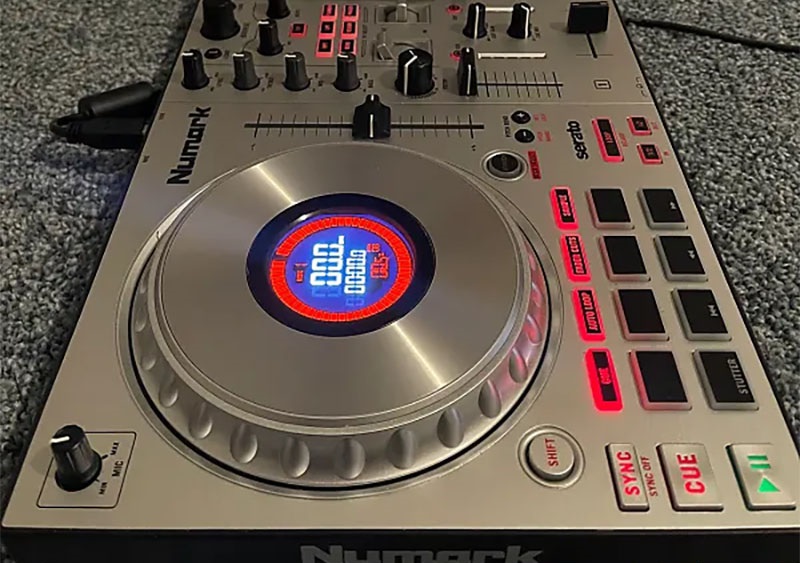 Bàn DJ Numark Mixtrack Platinum FX Silver 