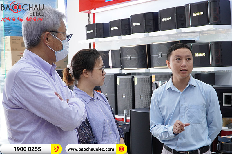Chuyến ghé thăm của chủ tịch Tanaka đến showroom Trần Khát Chân