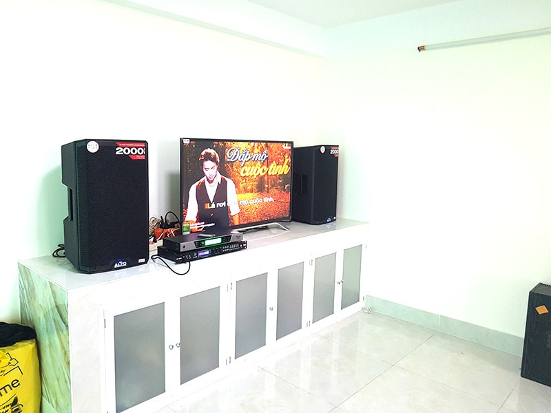 Khách hàng tại TP. Hồ Chí Minh lựa chọn loa Alto TS312 cho dàn karaoke của mình