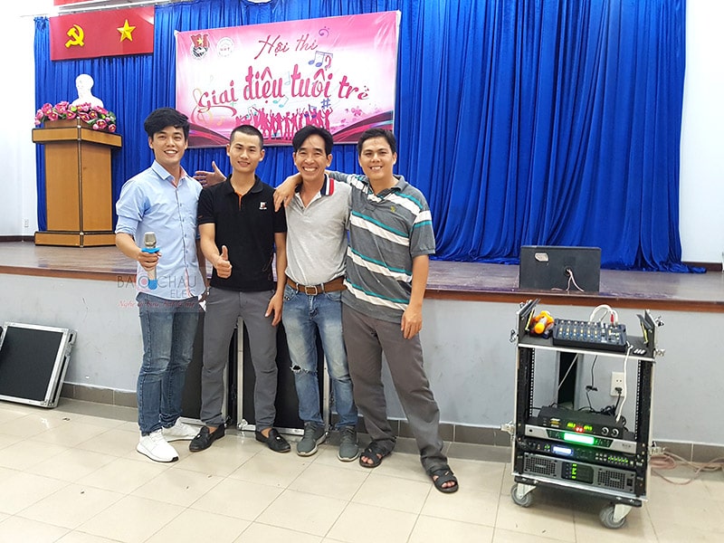 dàn âm thanh hội trường cho công ty tin học Xuân bách ở HCM h8