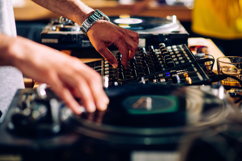 Học DJ cần chuẩn bị những gì và những lưu ý nên biết?