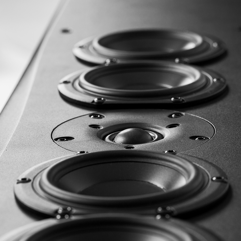 Loa Paramax F2900 hệ thống 4 loa mid-woofer và 1 loa tweeter