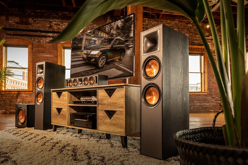 Loa Klipsch R-820F sở hữu hình thức thiết kế đơn giản nhưng sang trọng