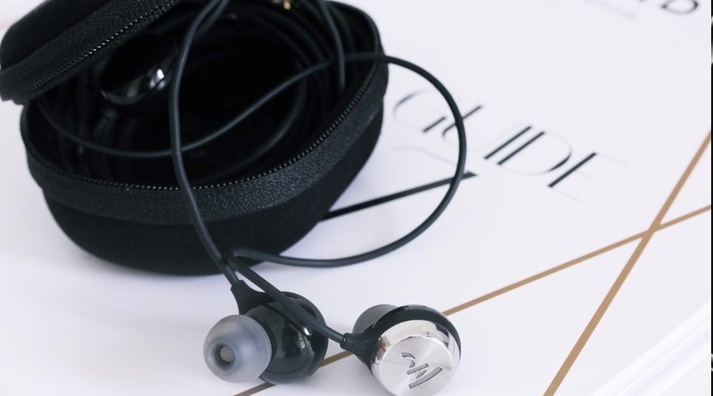 Đeo tai nghe nhiều có thể gây viêm tai ngoài 