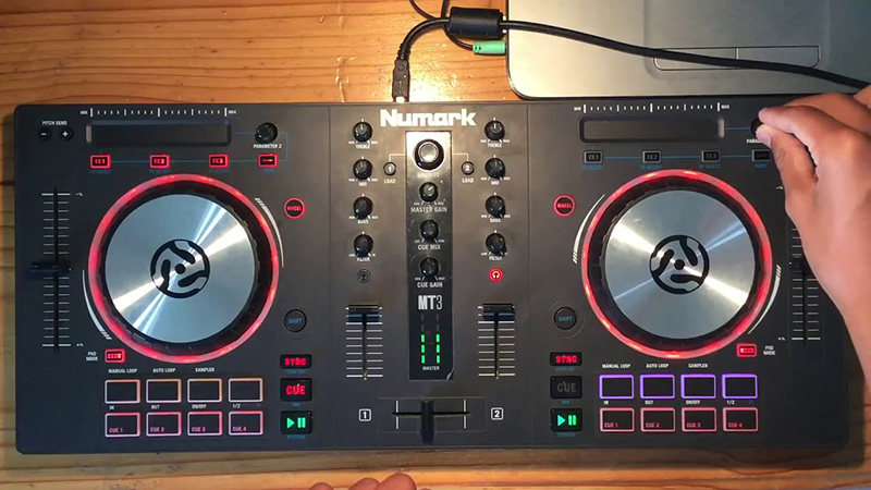 Bàn DJ Numark Mixtrack 3