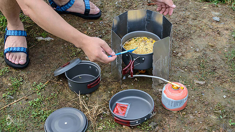 Điểm danh 10 m&oacute;n đồ kh&ocirc;ng thể thiếu khi đi cắm trại