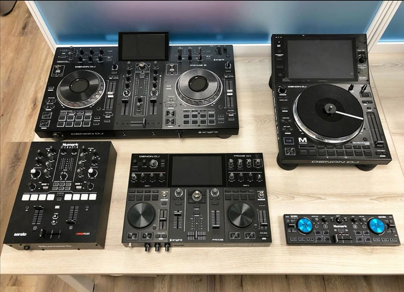 Bàn DJ Controller là gì? Điểm khác biệt giữa DJ Controller và bàn DJ chuyên nghiệp