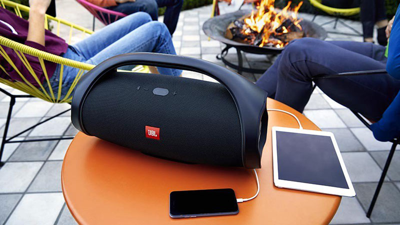 Loa bluetooth JBL BoomBox khả năng khuếch đại âm thanh mạnh mẽ 