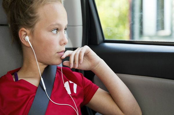 Top 7 tai nghe chống ồn hoàn hảo trên chuyến xe đông đúc ngày Tết 