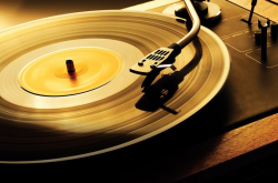 Nghe nhạc bằng đĩa than và nghe nhạc bằng CD, MP3, FLAC khác nhau ở điểm nào?