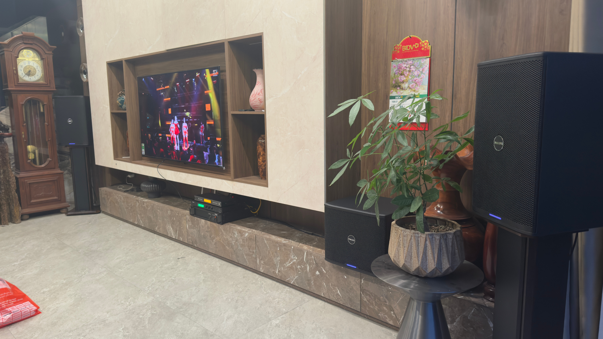 Khách hàngPham Thuyđánh giá về sản phẩm Loa sub điện Philips CSS2110/70 (Bass 30cm, 500W RMS, Ferrite)