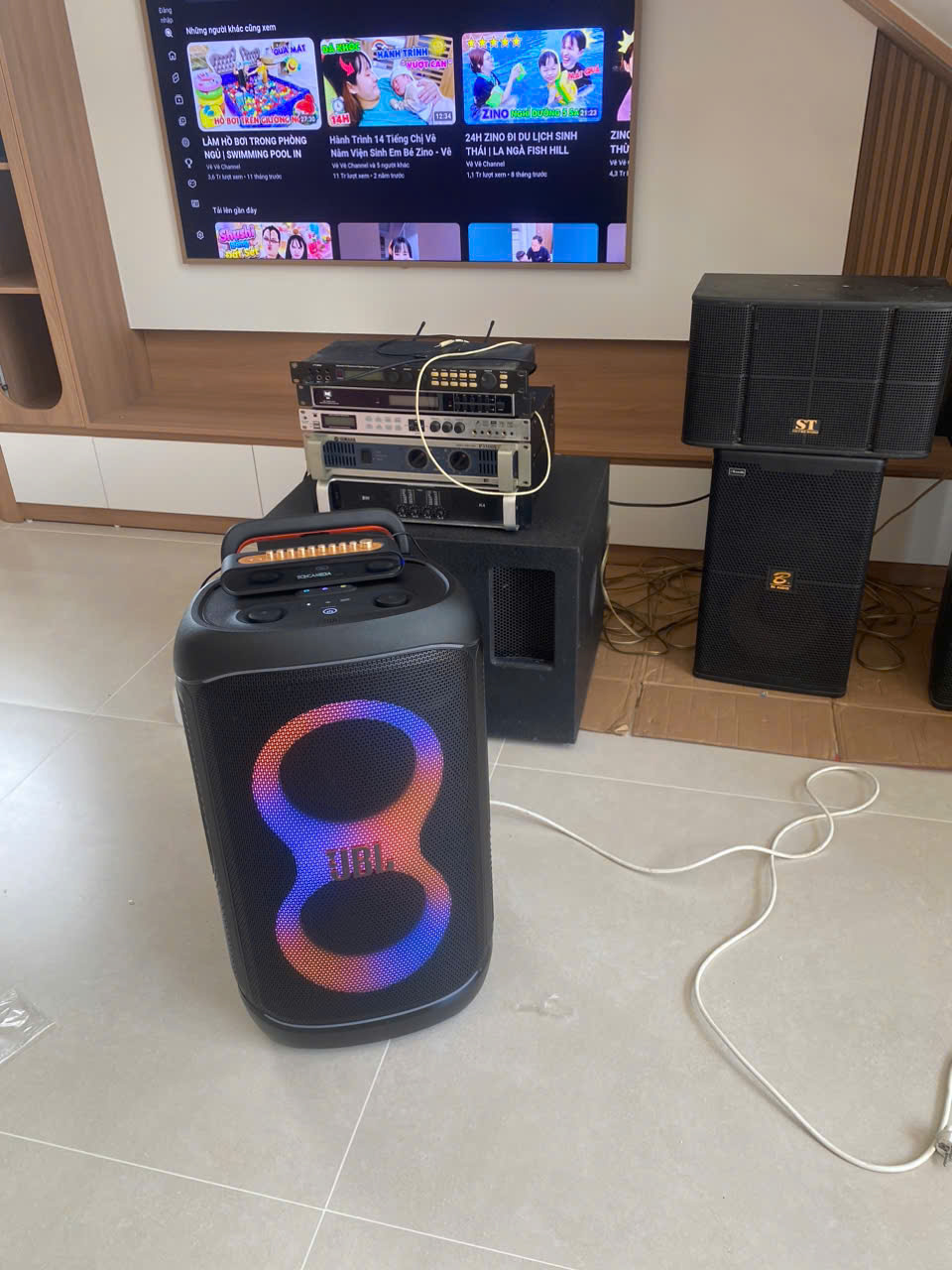 Khách hàngTuấn Longđánh giá về sản phẩmLoa JBL PartyBox 330
