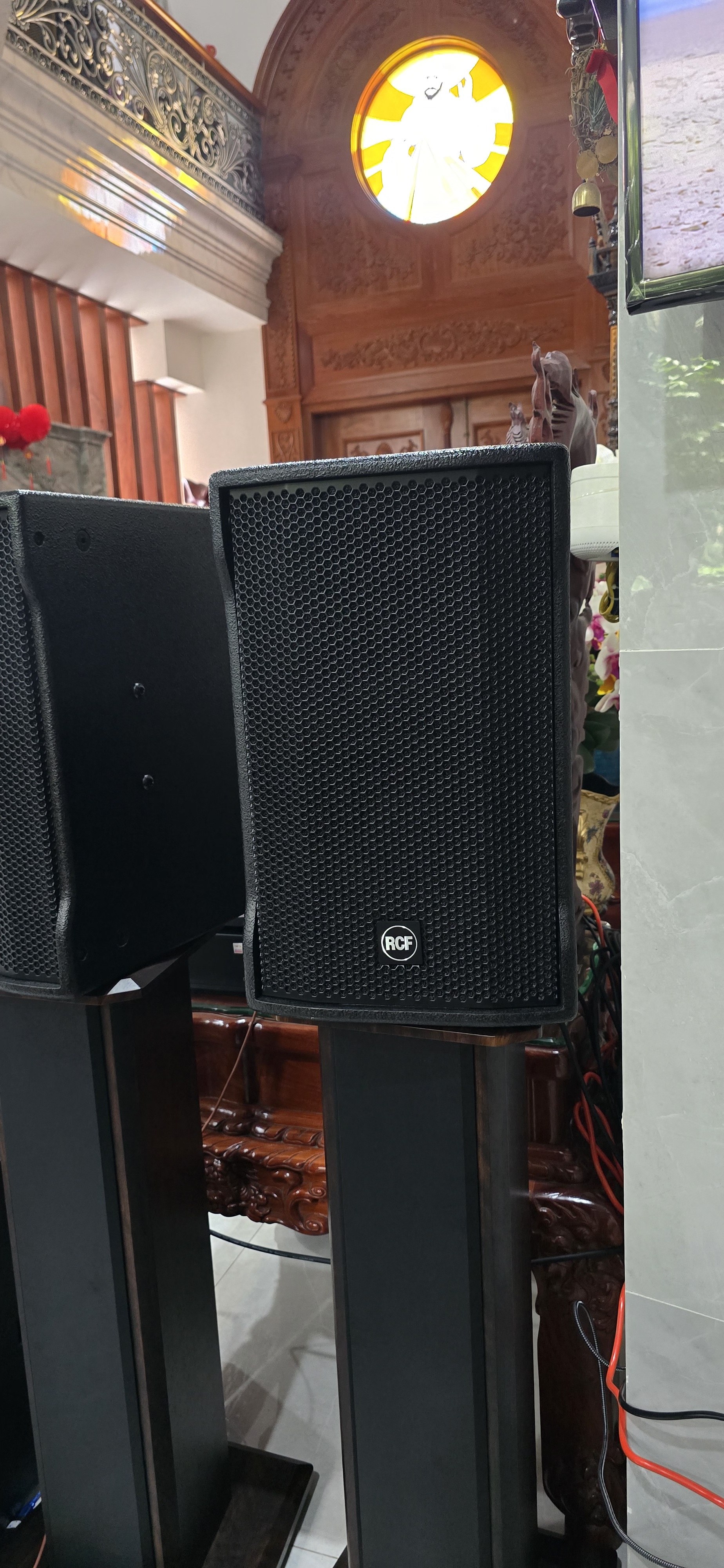 Khách hàngĐỗ Quangđánh giá về sản phẩmLoa karaoke RCF C MAX 4110 (full bass 25, SX: Italy)