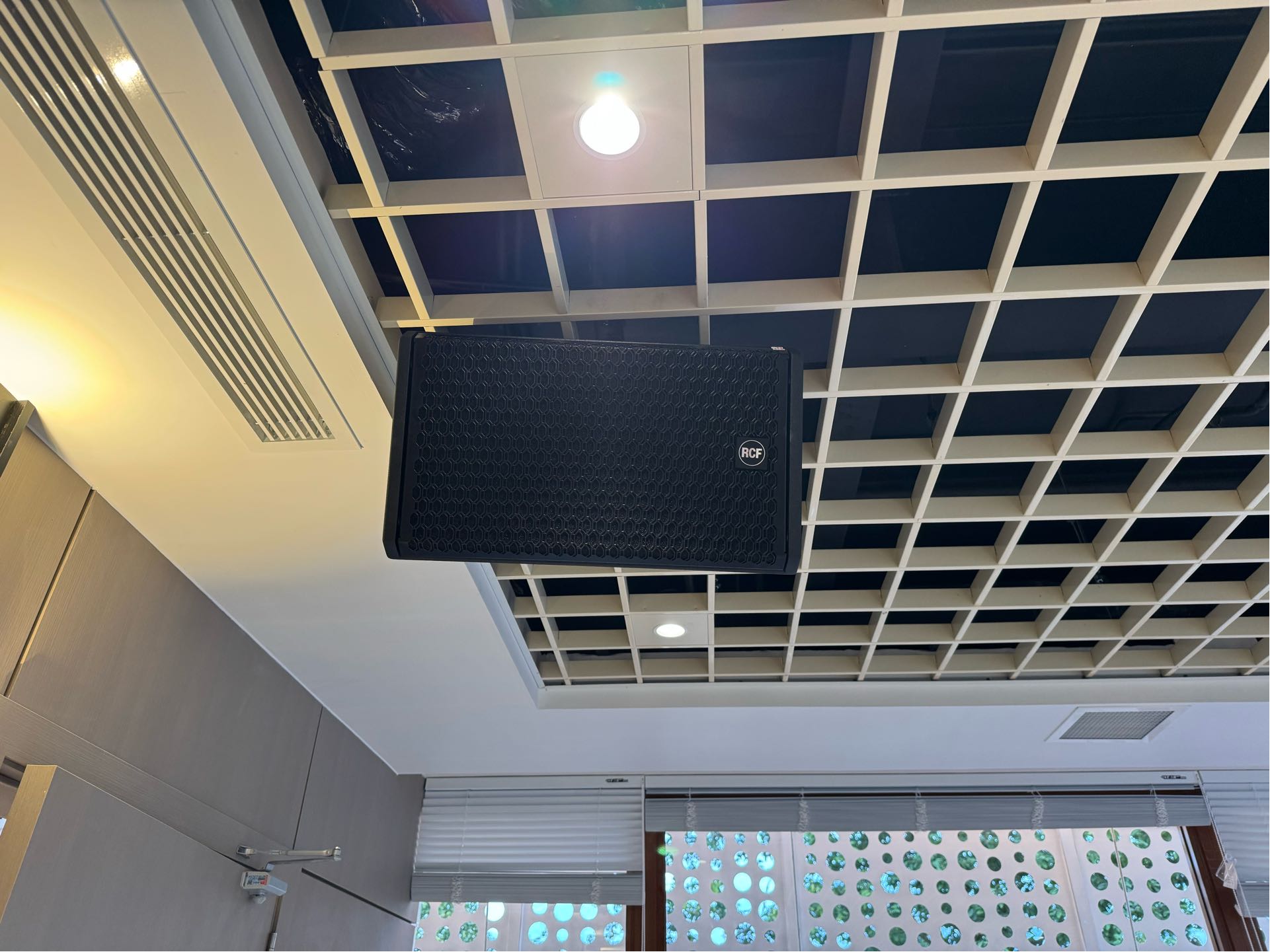 Khách hàngBảo Anhđánh giá về sản phẩmLoa RCF G-MAX 10 (Bass 25cm, RMS 400W, designed and engineered in Italy)