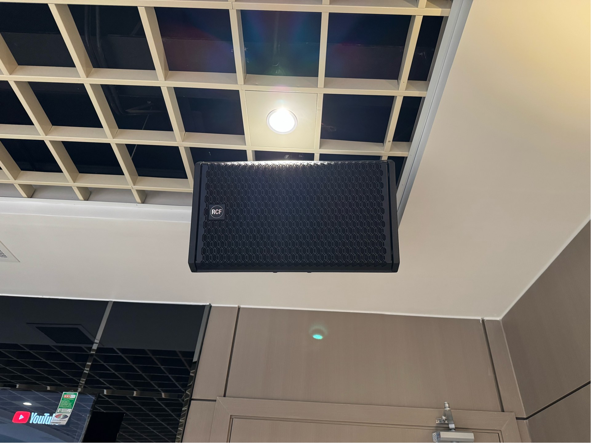 Khách hàngBảo Anhđánh giá về sản phẩmLoa RCF G-MAX 10 (Bass 25cm, RMS 400W, designed and engineered in Italy)