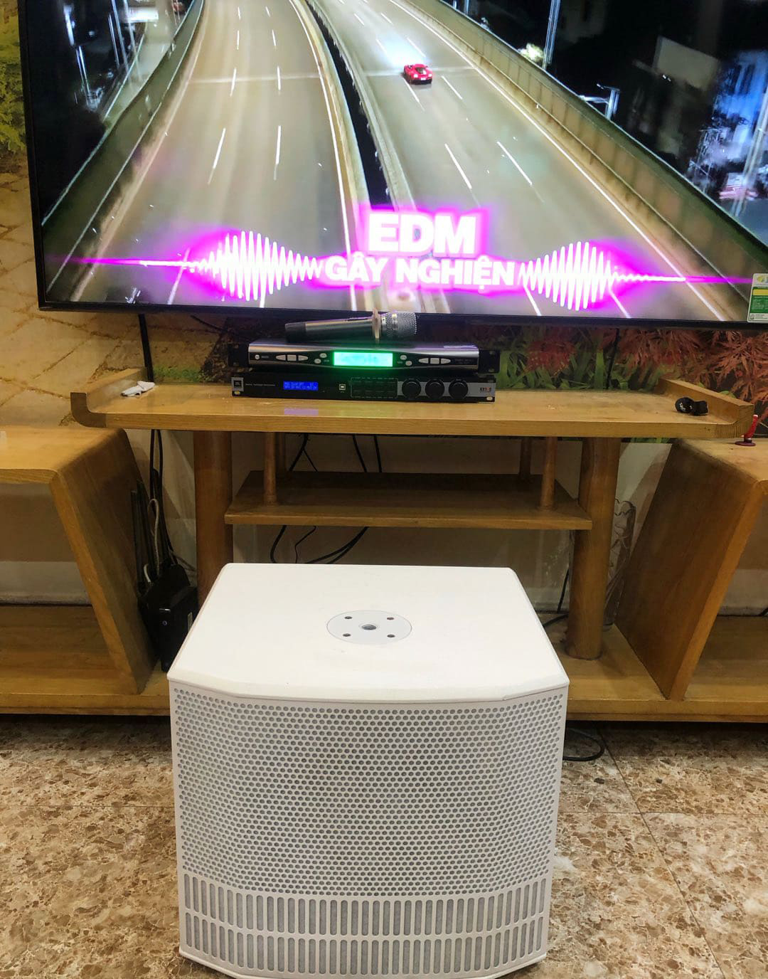 Khách hàngVăn Tháiđánh giá về sản phẩmHệ thống Loa cột dBTechnologies ES503 (1000W, 121dB, Mixer 3 kênh, Bluetooth)