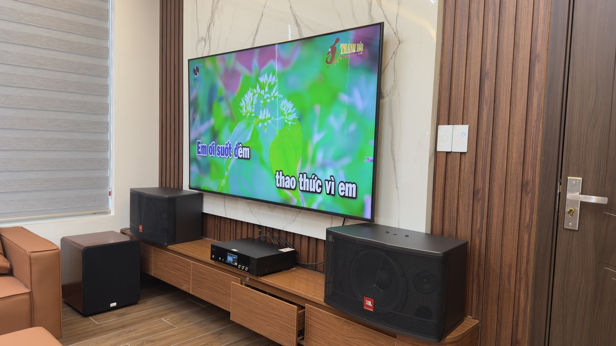Khách hàngMạnh Hàđánh giá về sản phẩmDigital Karaoke Power Amplifier Bksound DKA 8500 (2 kênh, 750W, Kèm micro không dây)