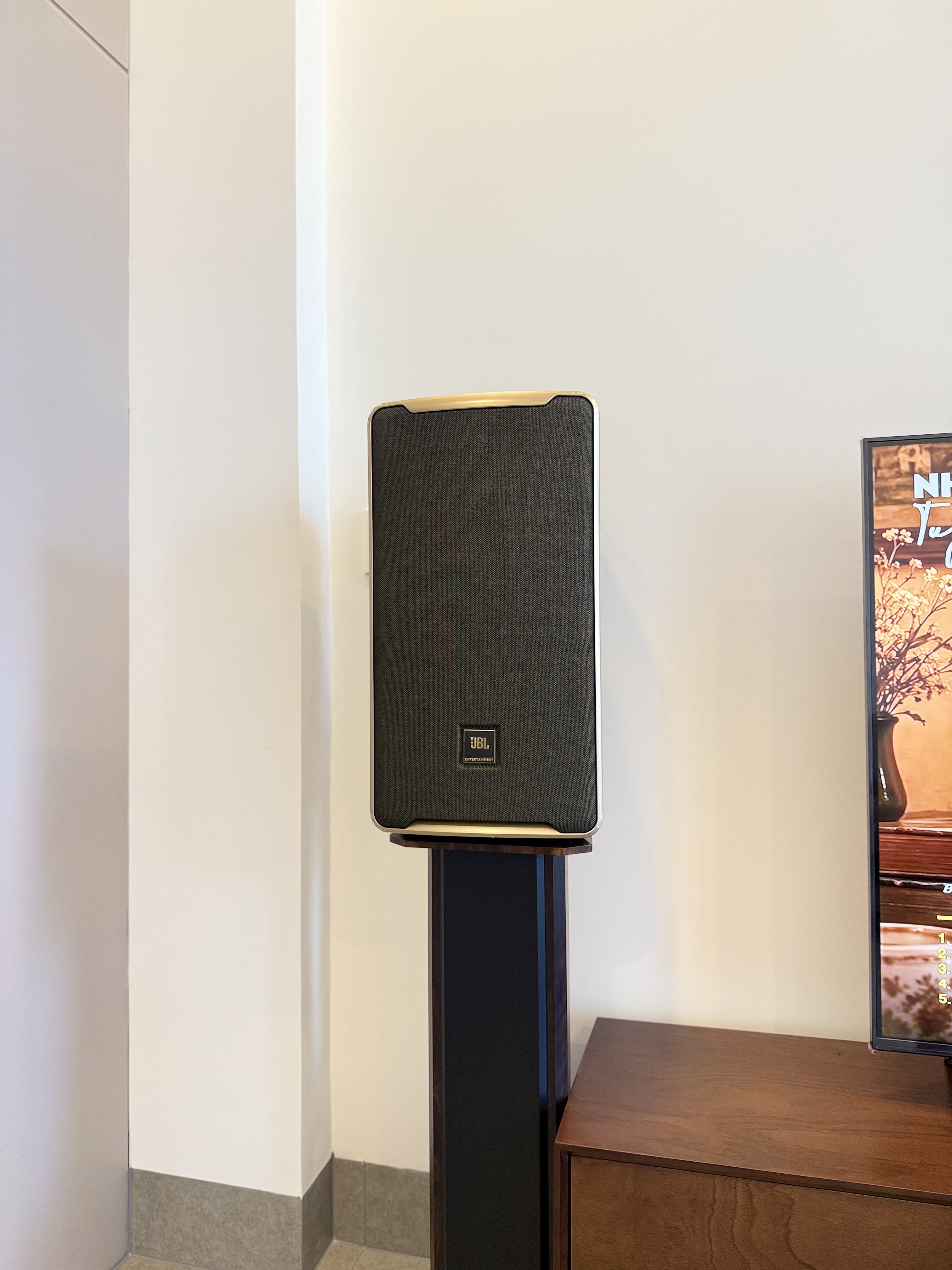 Khách hàngNguyễn Hiếnđánh giá về sản phẩmLoa JBL D Plus (Bass 25cm, 250W)