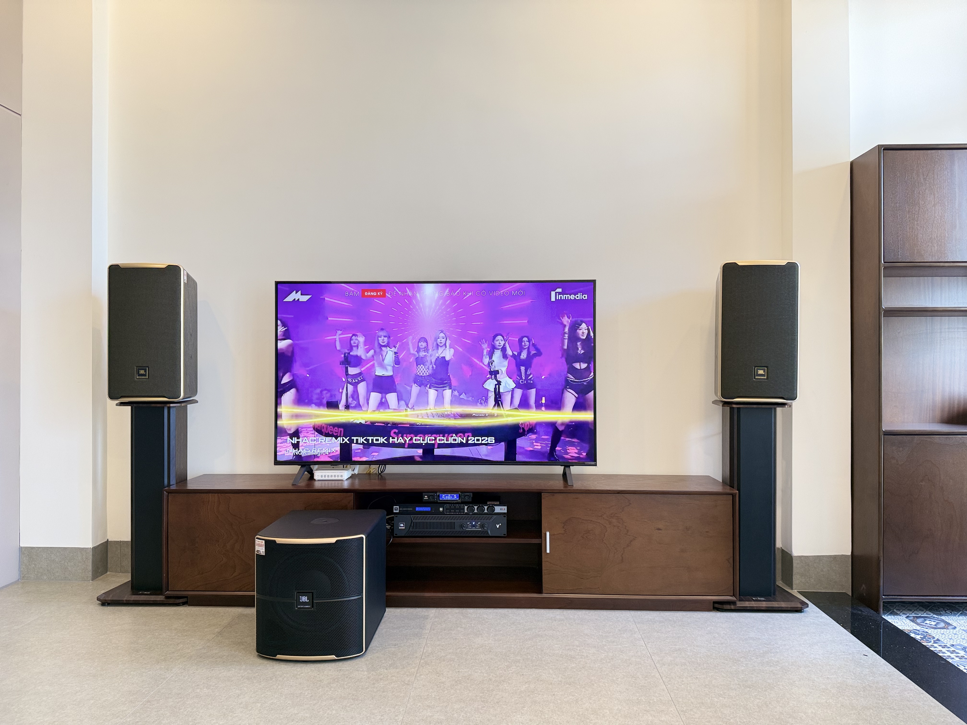 Khách hàngNguyễn Hiếnđánh giá về sản phẩmLoa JBL D Plus (Bass 25cm, 250W)
