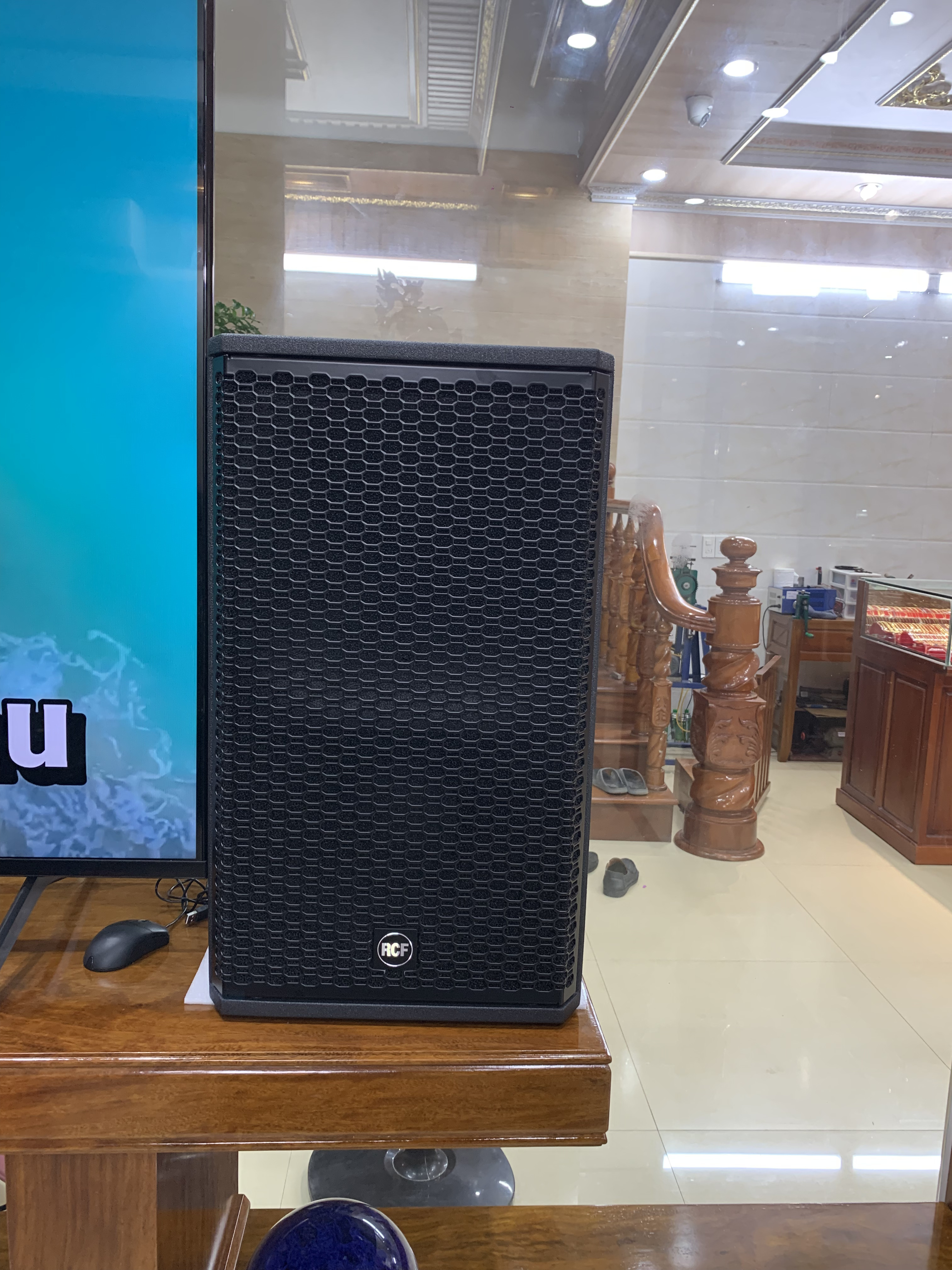 Khách hàngHàn Húcđánh giá về sản phẩmLoa RCF VIP 2 (Full bass 30cm, RMS 600W, SX: Italy)