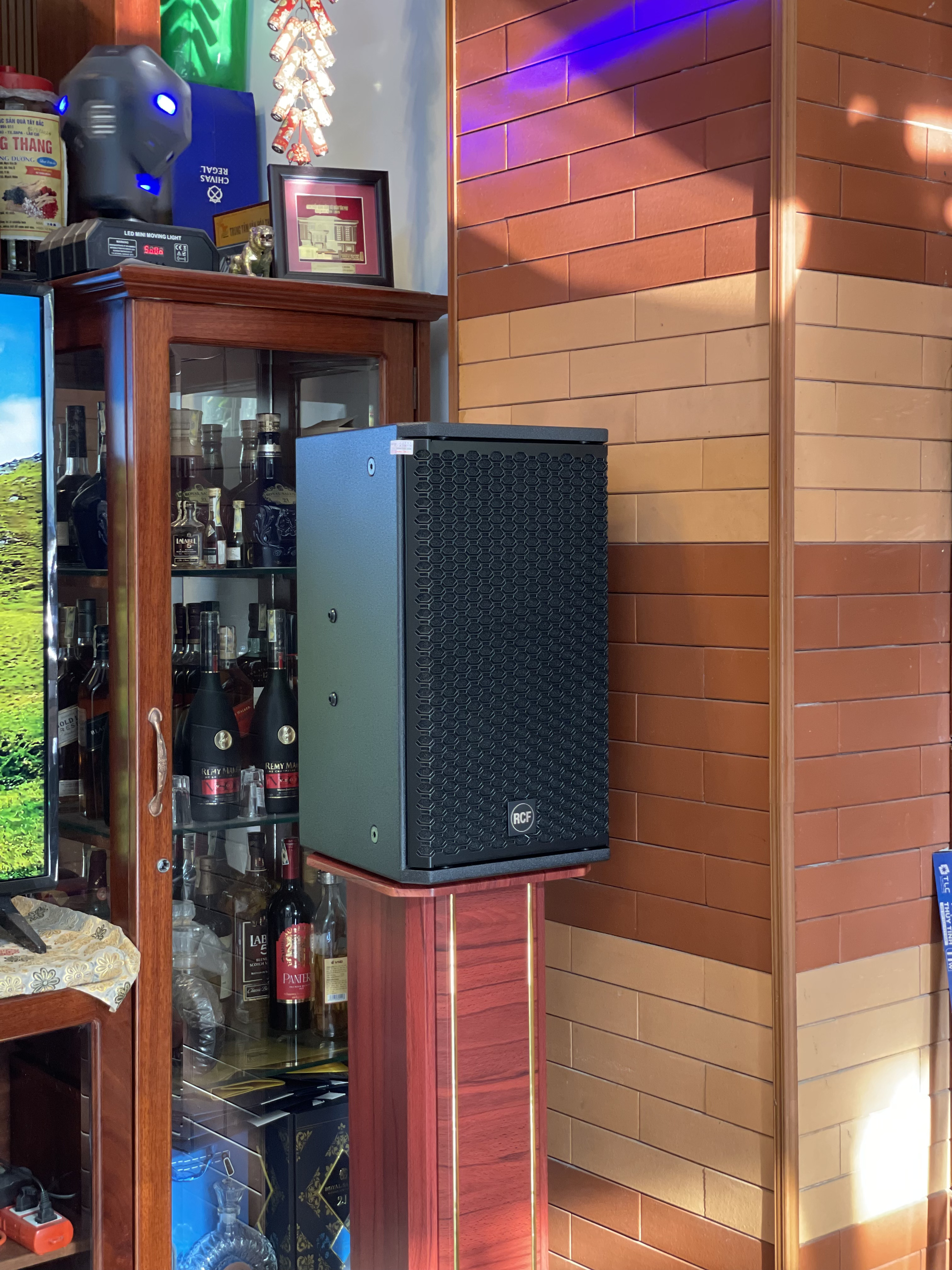 Khách hàngHà Anhđánh giá về sản phẩmLoa RCF G-MAX 10 (Bass 25cm, RMS 400W, designed and engineered in Italy)