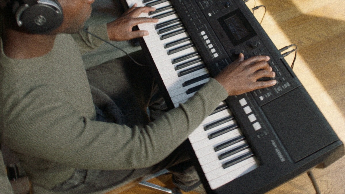 Đ&agrave;n Organ Yamaha PSR-E483