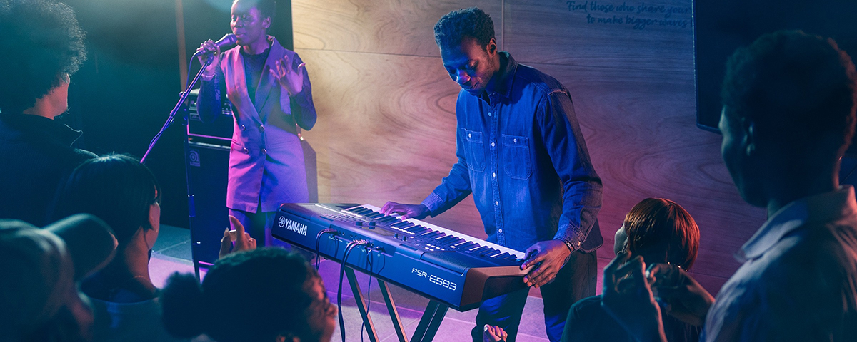 Đ&agrave;n Organ Yamaha PSR-E583