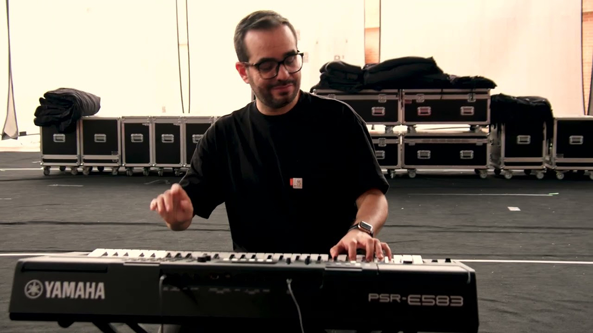 Đ&agrave;n Organ Yamaha PSR-E583