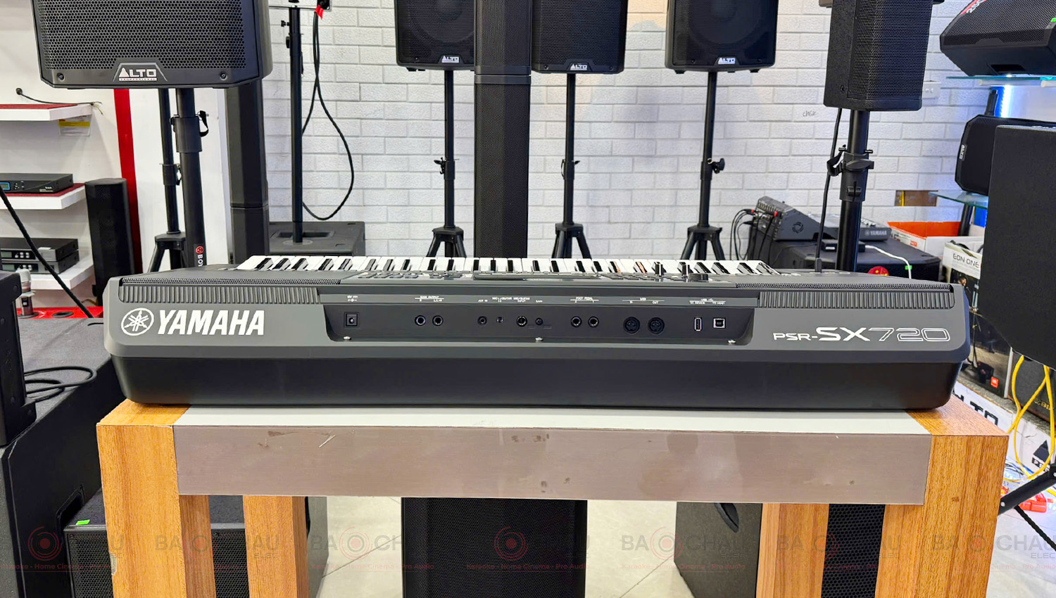 Đàn organ Yamaha PSR-SX720