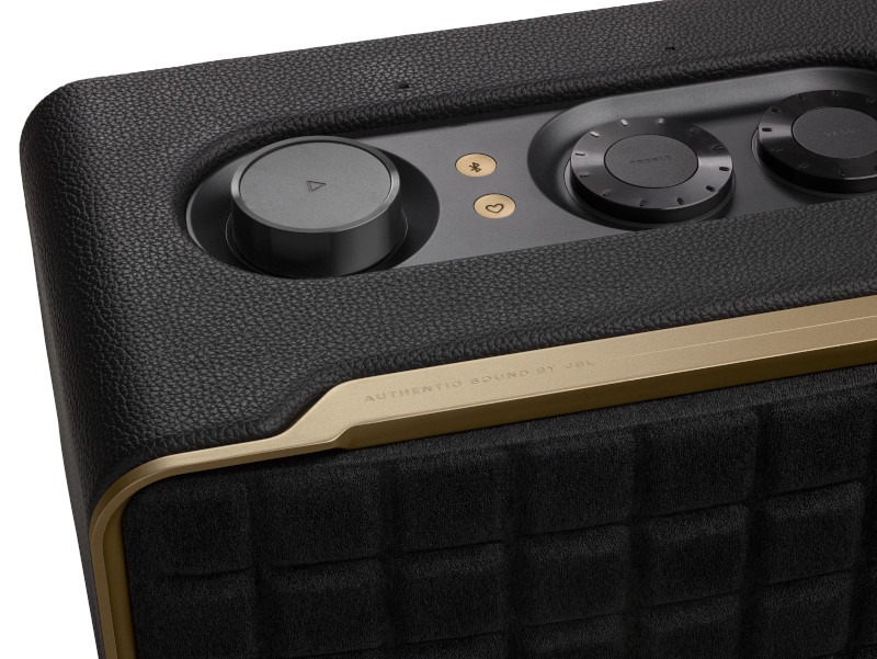 1/7 Loa JBL Authentics 200-5 Hình ảnh sản phẩm Thông số sản phẩm 100% hàng chính hãng Đền gấp 3 lần nếu phát hiện hàng giả Giá luôn rẻ nhất Gọi để có giá tốt nhất Việt Nam Hệ thống 15 cửa hàng lớn nhất Việt Nam Trả góp 0% Trả góp online từ 0% Đặc điểm nổi bật Loa JBL Authentics 200 nằm trong JBL Authentics Series, đáp ứng nhu cầu nghe nhạc chất lượng cao với âm thanh JBL mạnh mẽ. - Thiết kế mang phong cách retro độc đáo của thập niên 70 - Tính năng hỗ trợ giọng nói qua Amazon Alexa và Google Assistant - 2 củ loa tweeter 1-inch, 01 củ loa woofer 5-inch đáp ứng dải rộng và 01 màng loa cộng hưởng thụ động (bass radiator) kích cỡ 6-inch để mang lại dải âm trầm sâu và năng lượng hơn. - Nghe nhạc từ các nền tảng phát nhạc trực tuyến như AirPlay, Alexa Multi-Room Music (MRM), Spotify Connect hay Chromecast - Tự động hiệu chỉnh âm thanh tối ưu với không gian phòng Loa JBL Authentics 200 là mẫu loa bluetooth mới nhất của thương hiệu âm thanh JBL, nằm trong loa Wi-Fi JBL Authentics Series hoàn toàn mới. Thiết kế hoài cổ mang phong cách retro đặc biệt, tích hợp nhiều công nghệ kỹ thuật mới, đặc biệt là tính năng hỗ trợ giọng nói (Amazon Alexa và Google Assistant) cho hiệu suất sử dụng linh hoạt cùng chất âm JBL huyền thoại. Đánh giá thiết kế Loa JBL Authentics 200 Loa JBL Authentics 200 có kiểu dáng nhỏ gọn, kích thước (RxCxS) lần lượt là 266,3 x 171,7 x 167,4 mm cùng trọng lượng nhẹ chỉ 3.12kg phù hợp bố trí nhiều không gian khác nhau mà không chiếm quá nhiều diện tích. Loa JBL Authentics 200 Vẻ ngoài của loa đậm chất cổ điển, lấy cảm hứng từ thiết kế retro vớiphong cách thập niên 70 mang tính biểu tượng của JBL. Chi tiết viền mạ vàng sang trọng đồng điệu với logo JBL mạ vàng trên mặt ê-căng. Lưới tản nhiệt Quadrex, vỏ giống như da tùy chỉnh và khung nhôm cao cấp cho thiết kế chắc chắn và vững chãi. Không chỉ là loa nghe nhạc, JBL Authentics 200 mang nét đẹp độc đáo phù hợp làm món đồ trang trí sang trọng trong mọi căn phòng. Đánh giá chất lượng Loa JBL Authentics 200 Âm thanh mạnh mẽ hiệu suất tuyệt vời Gây ấn tượng với khả năng lấp đầy bất kỳ căn phòng nào trong nhà bạn bằng âm thanh nổi, Loa JBL Authentics 200 trang bị một cặp loa tweeter 25mm đem đến âm thanh chi tiết và trong trẻo, kết hợp với loa trầm toàn dải 5 inch và bộ tản âm thụ động 6 inch giảm âm mang đến âm trầm sâu lắng và nội lực. Loa JBL Authentics 200 Thiết kế củ loa cao cấp này đảm bảo âm thanh được cân bằng một cách hoàn hảo, cho khả năng chơi tốt đa dạng thể loại âm nhạc, từ những giai điệu nhẹ nhàng da diết cho đến các bài nhạc remix, EDM sôi động. Công suất 90W cho khả năng chơi nhạc cho các không gian vừa và nhỏ. Truyền phát nhạc qua Wifi tích hợp Thưởng thức âm thanh từ đa dạng nguồn phát nhạc, từ podcast đến radio internet ở độ phân giải cao. Hay người dùng có thể truyền phát nhạc qua AirPlay, Alexa Multi-Room Music (MRM), Chromecast tích hợp™ và Spotify Connect. Thậm chí bạn có thể rời khỏi phòng hoặc nhận cuộc gọi mà âm nhạc vẫn không bị gián đoạn. Kết nối Wifi đảm bảo loa của bạn nhận được các bản cập nhật tính năng và phần mềm tự động kết nối để có phiên bản mới nhất. Trợ lý giọng nói thông minh trên một thiết bị. Là mẫu Loa JBL Authentics 200 được tích hợp Trợ lý Google và Amazon Alexa cung cấp đồng thời mang đến sự tự do và thuận tiện nhất để điều khiển nhiều thiết bị thông minh, phát nhạc từ nhiều dịch vụ phát nhạc trực tuyến cũng như sử dụng ở chế độ rảnh tay từ trợ lý giọng nói tại bất kỳ thời điểm nào. Ghép nối Bluetooth liền mạch Loa JBL Authentics 200 Được trang bị chuẩn kết nối bluetooth 5.3 mới nhất, bạn có thể chia sẻ liền mạch danh sách phát bằng cách ghép nồi JBL Authentics 200 với bất kỳ thiết bị Bluetooth nào. Điều khiển trực quan qua ứng dụng JBL One Thưởng thức âm thanh cá nhân hóa theo sở thích riêng của bạn với các nút điều khiển trực quan trên loa giúp điều chỉnh mức âm lượng, âm trầm và âm bổng. Ngoài ra có thể sử dụng Alexa hoặc Google Assistant đề điều khiển thiết bị bằng giọng nói. Hoặc sử dụng ứng dụng JBL One có sẵn trên iOS/ Android để có thêm tùy chọn tùy chỉnh EQ, cài đặt và tìm bài hát yêu thích mới của bạn bằng các dịch vụ âm nhạc tích hợp. Phát lại âm thanh trong nhiều phòng Đặt nhiều loa JBL Authentics khắp nhà bữa tiệc đông vui của bạn. Bằng cách sử dụng ứng dụng Google Home hoặc ứng dụng Amazon Alexa, bạn có thể thiết lập cùng một bản nhạc cho mọi phòng bằng cách kết nối hai hoặc nhiều loa với một danh sách phát duy nhất và khiến mọi người chuyền động theo cùng một nhịp điệu. Tự động điều chỉnh âm thanh mọi lúc mọi nơi Loa JBL Authentics 200 Loa có khả năng tự động hiệu chỉnh và tối ưu hóa hiệu suất âm thanh cho mọi vị trí mỗi khi bạn bật nguồn. Thân thiện với môi trường Loa JBL Authentics 200 là sản phẩm hướng tới mục tiêu bảo vệ môi trường bền vững của JBL khi được làm một phần bằng 100% vải tái chế, 85% nhựa tái chế và 50% nhôm. Đồng thời được đựng trong hộp carton được chứng nhận FSC in bằng mực đậu nành. Thông số kỹ thuật Hệ thống âm thanh: Âm thanh nổi 2.0 Nguồn cấp: Điện áp xoay chiều 100 - 240V, ~ 50/60Hz Tổng công suất loa phát ra (Tối đa @THD 1%): 90W Đầu dò: Loa tweeter 2 x 25mm + loa trầm 5" Nhiệt độ hoạt động: 0°C - 45°C Phản hồi thường xuyên: 50Hz - 20kHz (-6dB) Đầu vào âm thanh: 1 Đầu vào âm thanh, Bluetooth/WIFI, Ethernet và USB Cổng USB: Loại C Các định dạng hỗ trợ: mp3,WAV Bộ giải mã MP3: MPEG 1 Lớp 2/3, MPEG 2 Lớp 3, MPEG 2.5 Lớp 3 Tốc độ lấy mẫu MP3: 16 - 48 kHz Tốc độ bit MP3: 80 - 320kbps Phiên bản Bluetooth: 5.3 Kích thước (W x H x D): 266,3 x 171,7 x 167,4 mm Trọng lượng: 3,12 kg Loa JBL Authentics 200 chính hãng mới nhất hiện nay, bạn có thể sở hữu loa Bluetooth sở hữu chất lượng âm thanh chân thực rõ nét, dây đeo đa năng mang tính di động cao. Khách hàng có thể liên hệ hotline 1900 0255 của Bảo Châu Elec để sớm nhất sở hữu cho mình sản phẩm Loa JBL Authentics 200 chính hãng với giá tốt nhất thị trường. Tổng hợp các dòng loa Bluetooth nhập khẩu chính hãng, có bán tại Bảo Châu elec Tổng hợp các dòng loa Bluetooth nhập khẩu chính hãng, có bán tại Bảo Châu elec Tìm hiểu thêm nhiều mẫu loa Bluetooth hơn tại đây. Các mẫu loa Bluetooth nhập khẩu chính hãng, thiết kế nhỏ gọn, chống nước tốt, sử dụng nghe nhạc cực hay, giá rẻ. Tìm Kiếm Nhiều: JBL Prx One Acton 2 Stanmore 2 JBL Flip 6 Charge 5 Partybox 710 Partybox 110 Onyx Studio 7 Loa B&O Beolit 20 Klipsch Groove XXL Loa Klipsch Sidekicks GIG XXL Xem thêm Sản phẩm chưa có đánh giá, hãy trở thành người đầu tiên đánh giá sản phẩm này! Viết đánh giá Loa JBL Authentics 200