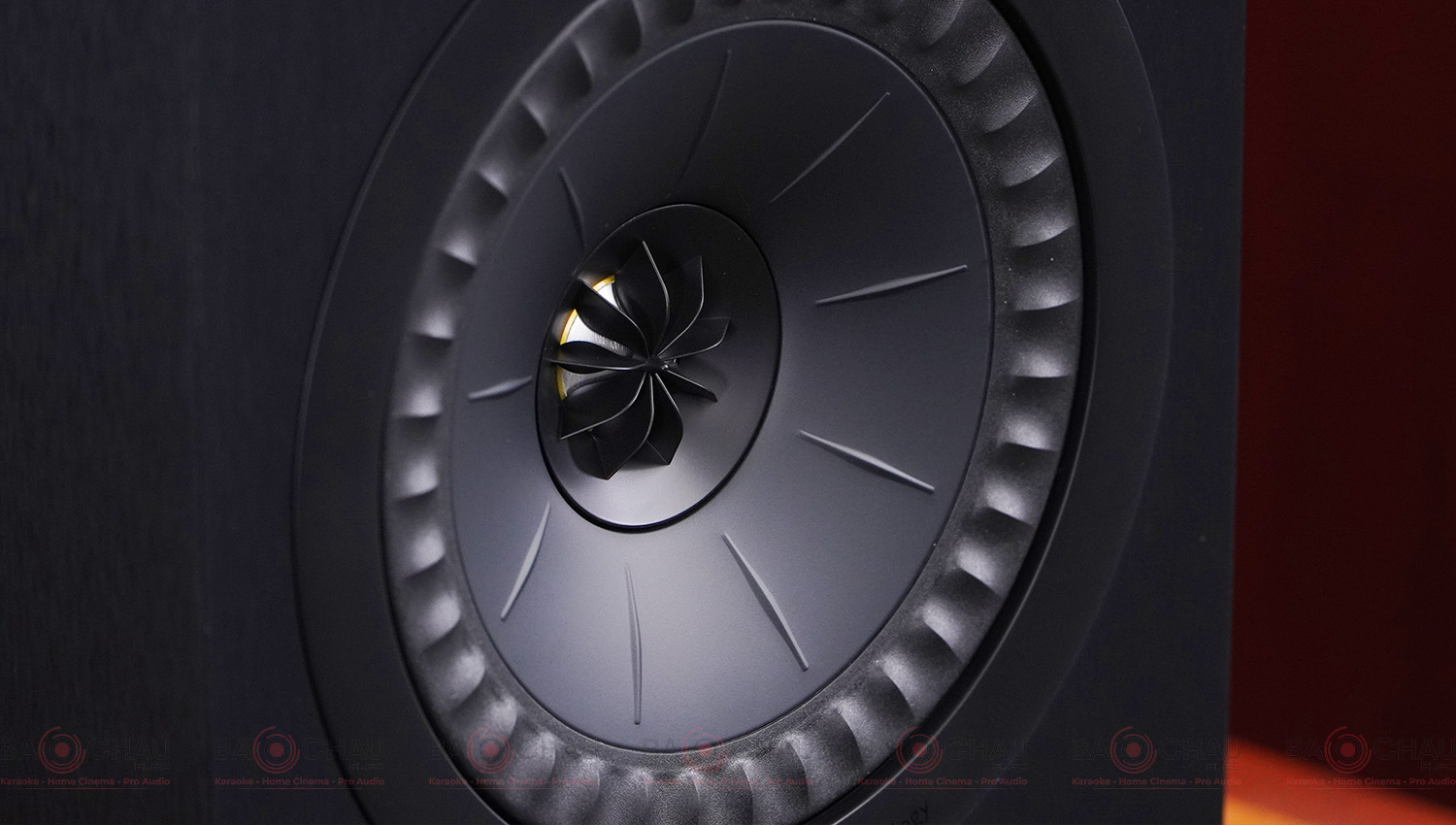 Loa KEF Q3 Meta
