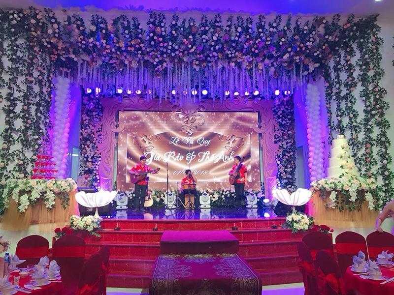 m&agrave;n h&igrave;nh led đ&aacute;m cưới