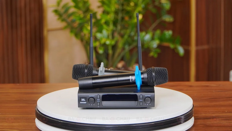 Micro không dây JBL VM300