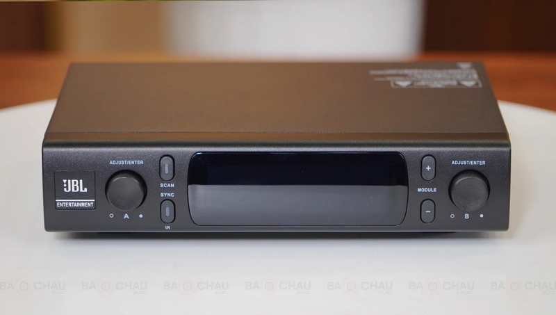 Micro không dây JBL VM300