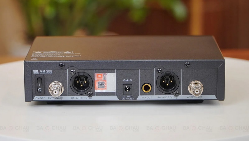 Micro không dây JBL VM300