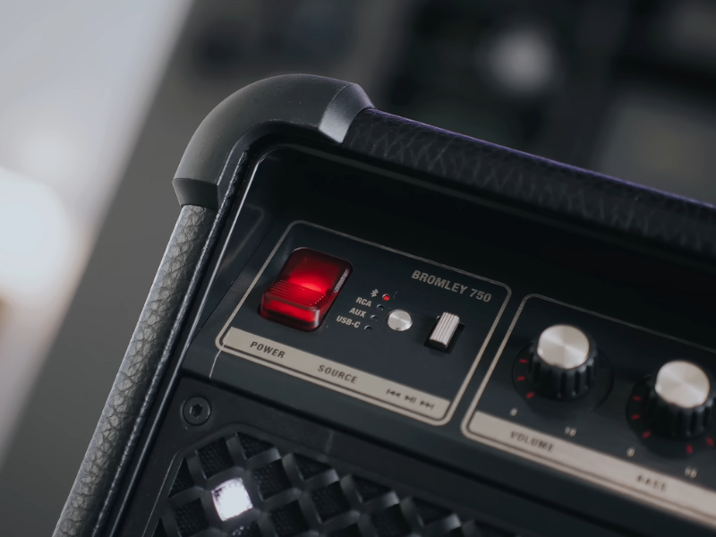 Loa Marshall Bromley 750