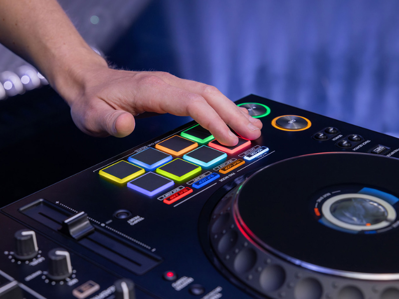 Bàn DJ AlphaTheta XDJ-AZ