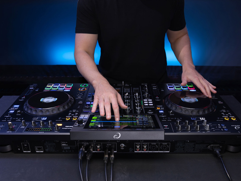 Bàn DJ AlphaTheta XDJ-AZ