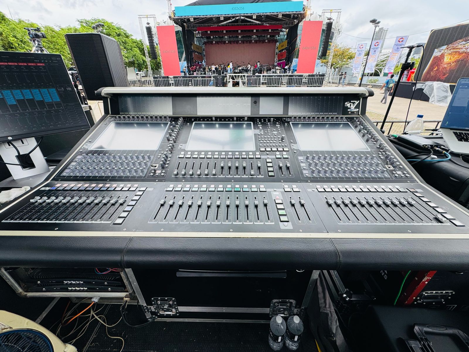 Bàn mixer DiGiCo SD7
