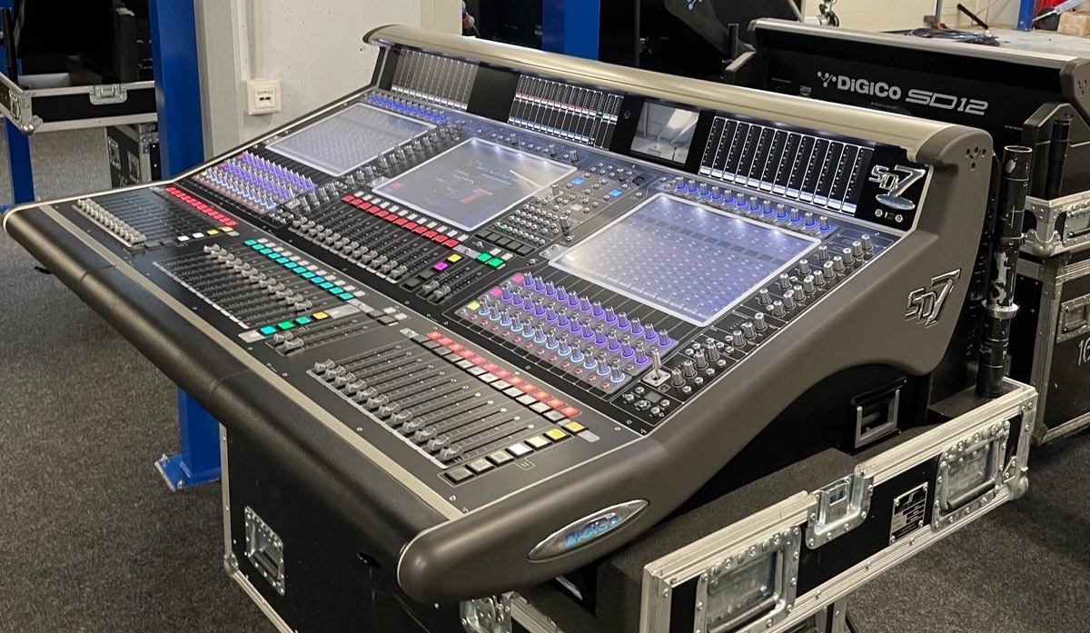 Bàn mixer DiGiCo SD7T